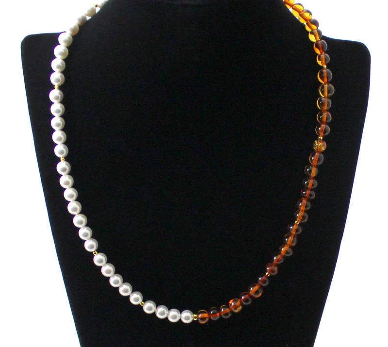 Collar de cuentas de ámbar coñac con plata dorada y perlas de concha