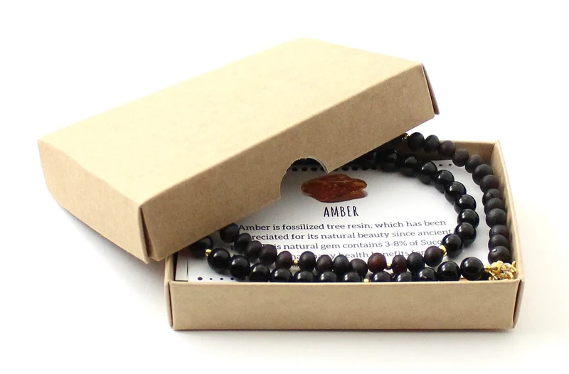Collar de ámbar negro sin pulir con plata dorada y obsidiana