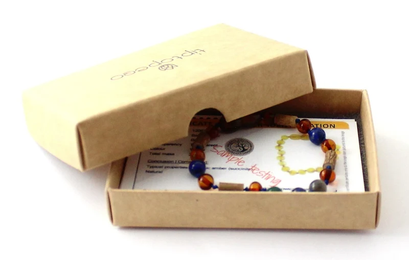Pulsera con madera de avellana, ámbar coñac y piedras preciosas
