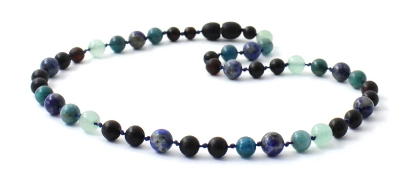 Collar de ámbar báltico, cereza cruda, apatita y piedras preciosas
