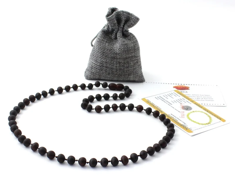 Collar adulto negro cereza ámbar sin pulir