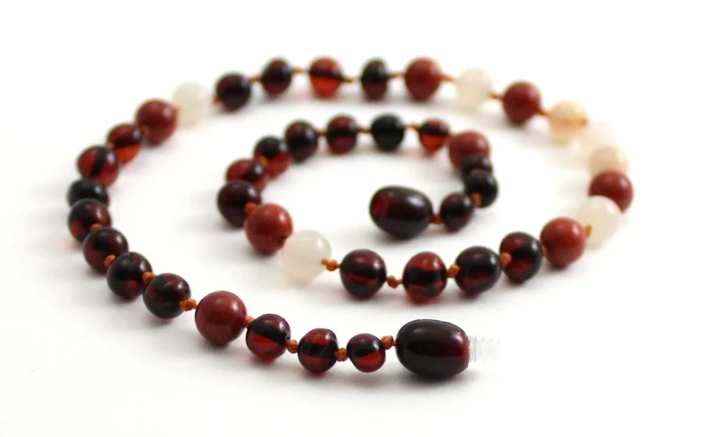 Collares de piedras preciosas de ámbar y jaspe rojo