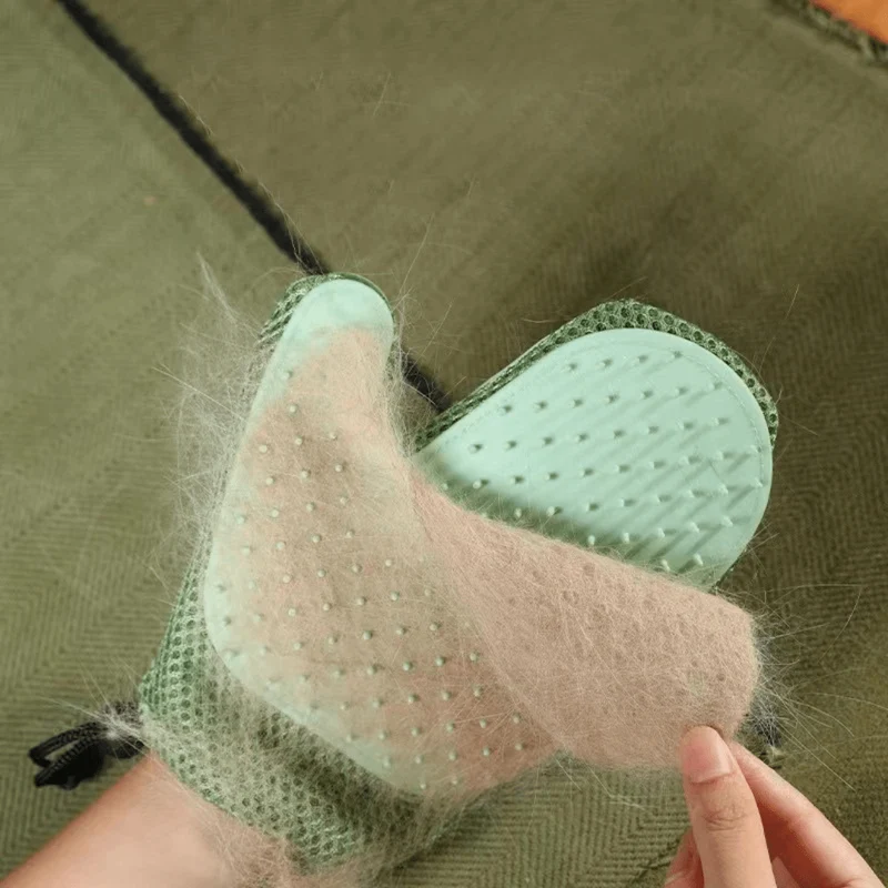Gant de toilettage 2-en-1 pour chats : confort et efficacité !