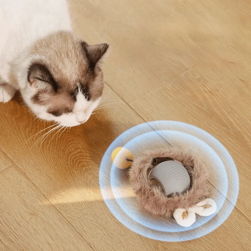 Balle interactive en fourrure pour chats