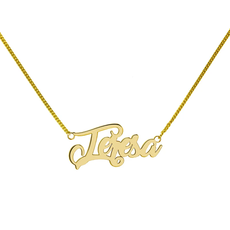 Collar Estilo Carrie de Oro 18K con Nombre Grabado