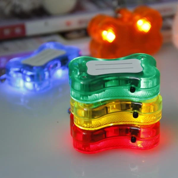 Hueso led intermitente con placa identificativa para mascota.