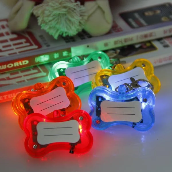 Hueso led intermitente con placa identificativa para mascota.