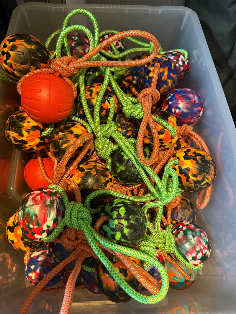 WEEK SPECIAL 4 large/medium balls