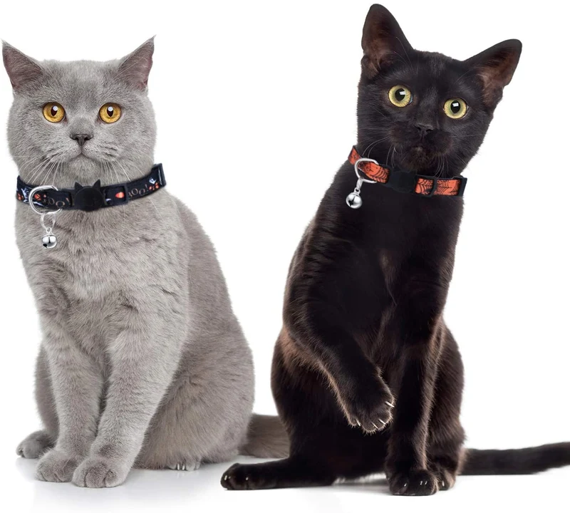 Frienda - 4 collares para gatos de Halloween, ajustables con campana, incluye patrones de calabaza fantasma para Halloween, fiestas, gatos, accesorios de aseo