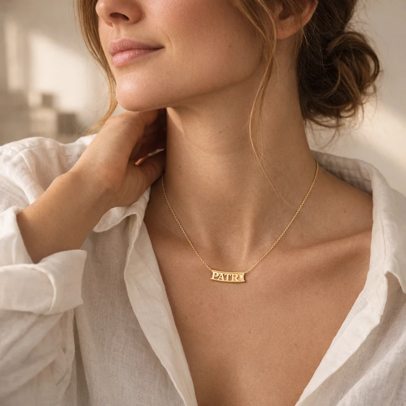 Colgante Castellano de Oro 18K con Nombre Grabado
