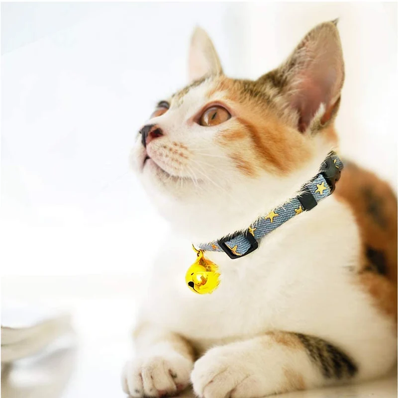 SLSON - 2 collares para gatos con campana para gatitos y cachorros, lindo collar con patrón de estrellas y campana dorada para gatito de mascota ajustable de 8 a 12 pulgadas