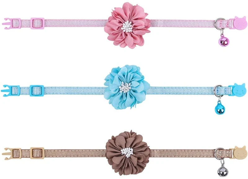 PUPTECK 3 collares de piel para gatos con campana y flor extraíble, collares de seguridad ajustables lindos y suaves para gatos y animales pequeños mascotas, color rosa, verde, dorado