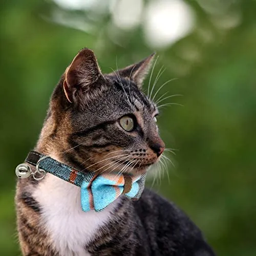 KUDES - Juego de 2 collares para gato con pajarita y campana para gatitos y algunos cachorros, ajustable de 7.8 a 10.5 pulgadas
