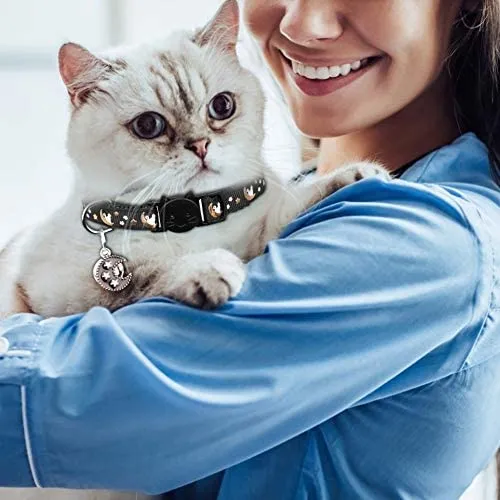 2 collares Breakaway para gatos con campanas y estrellas ajustables con colgante que brilla en la oscuridad.
