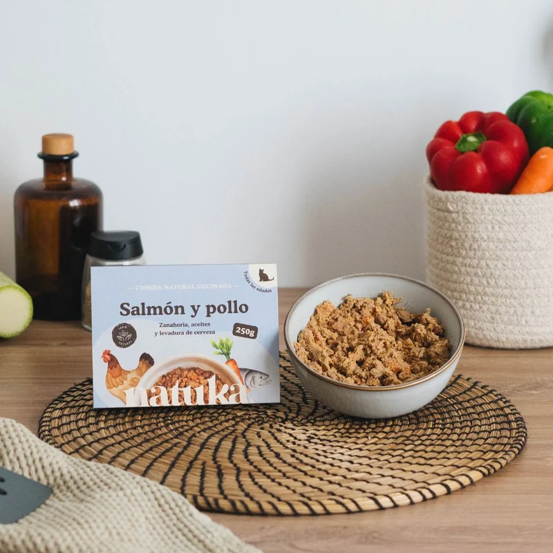 Natuka COOKED Gatos Menú Pollo y Salmón